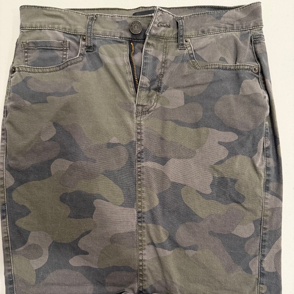 Express Camo Skirt - size 2 - Picture 1 of 3